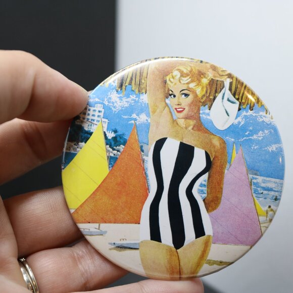 1950s Pinup Model Button (75mm) - Picture 1 of 1